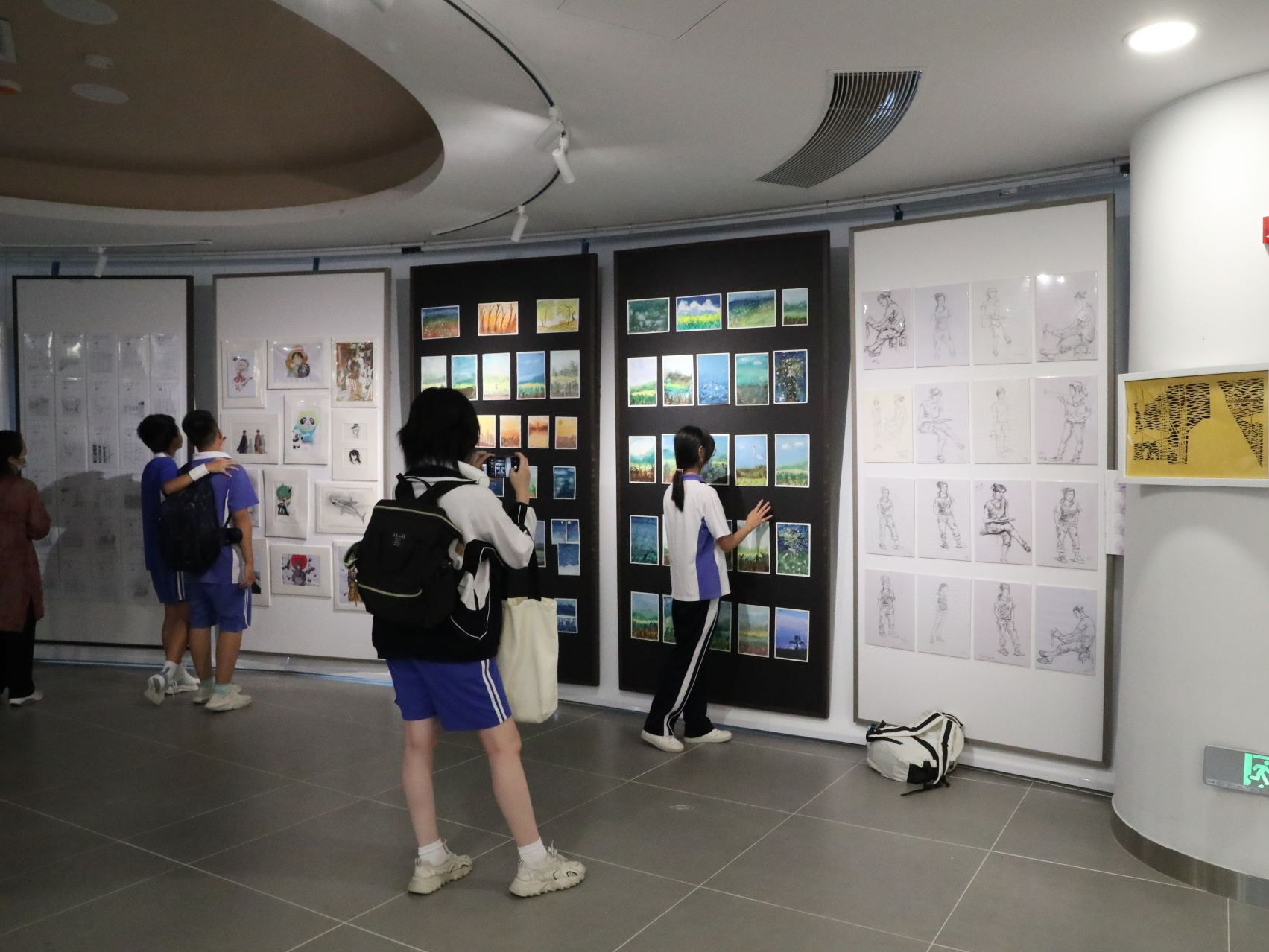 美术名家作品邀请展暨第33届艺术节开幕式在深圳市布心中学举办