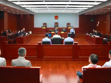 姜文华故意杀人案，一审公开审理