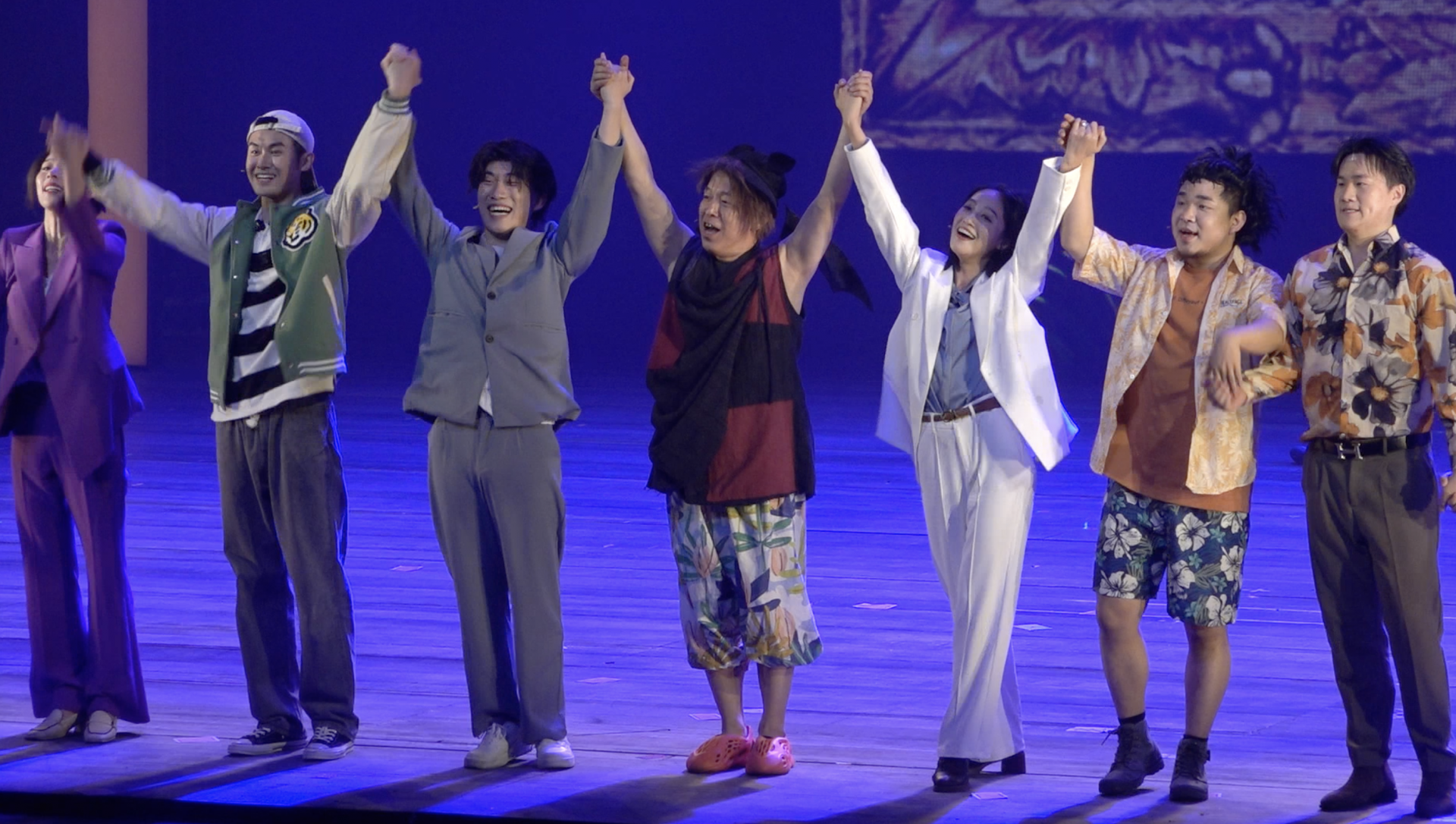 黄渤主演音乐剧《一出好戏》在深圳持续热演 群星荟萃点燃观众热情
