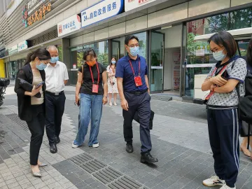 有爱“无碍”，擦亮城市名片——人大代表执法检查翠竹街道无障碍城市建设情况