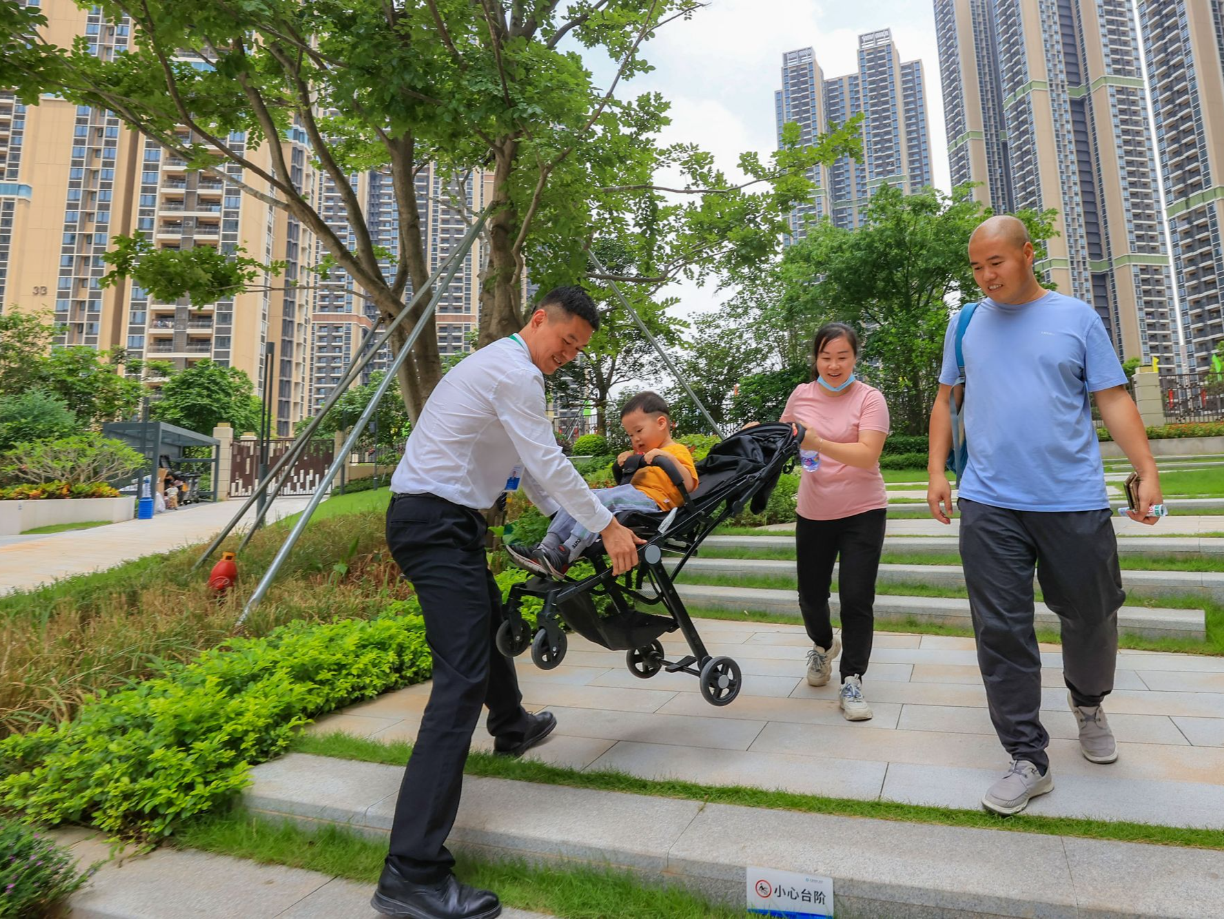 中国规模最大的装配式保障性住房深圳凤凰英荟城迎来首批住户