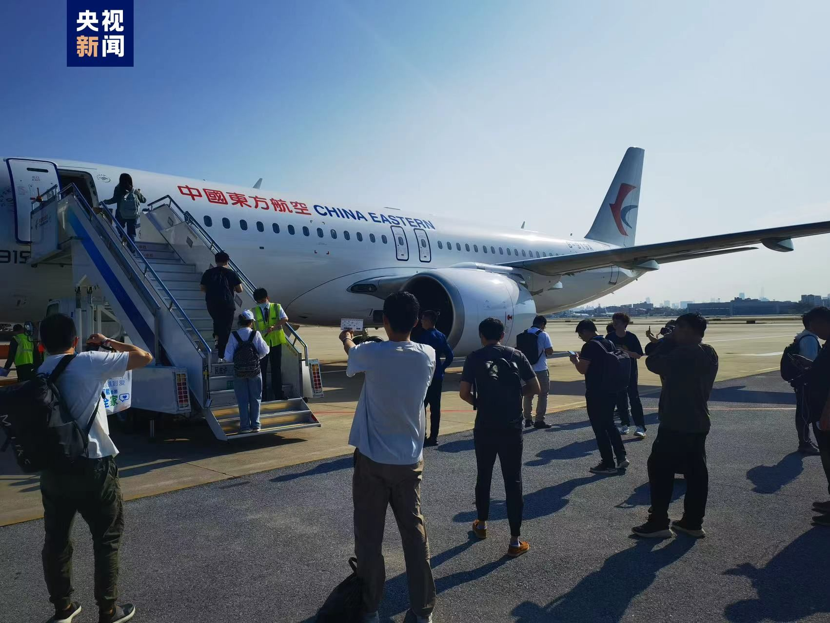 C919载客飞抵成都 开启常态化运营