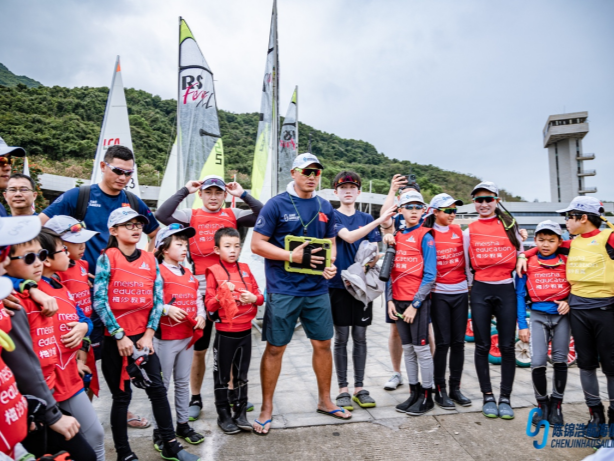 深圳12岁小将获全国帆船赛双料冠军