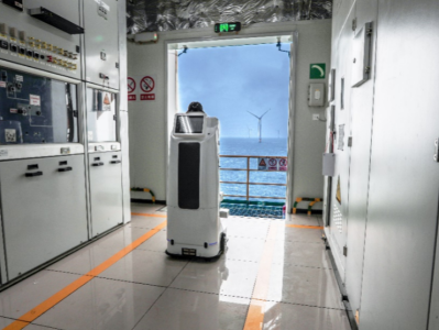 国内首个！深圳机器人“上岗”海上风电场