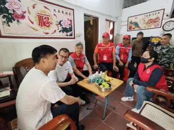 光明街道为立功军人及其家属送上喜报