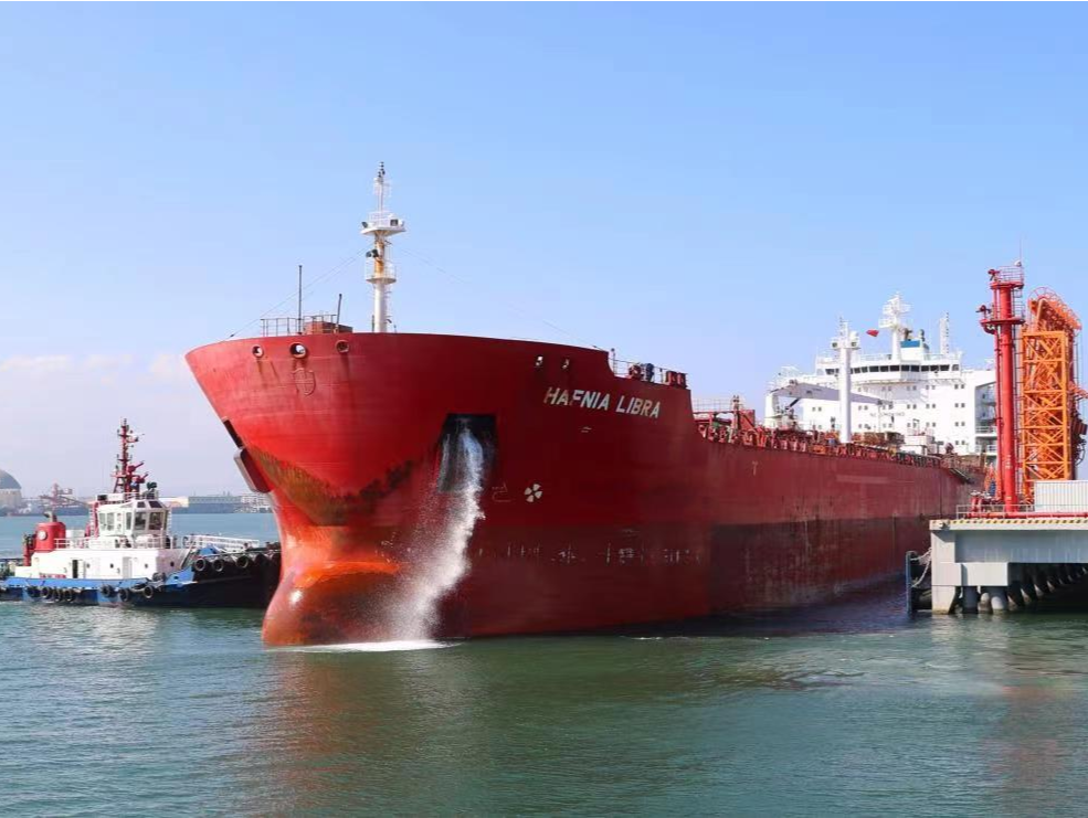 广东石化公司产品码头首艘油品外贸船顺利离港