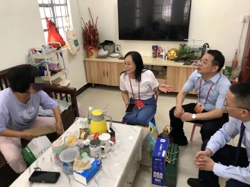 公明街道人大代表走访慰问困难群众 送上节日关怀与温暖