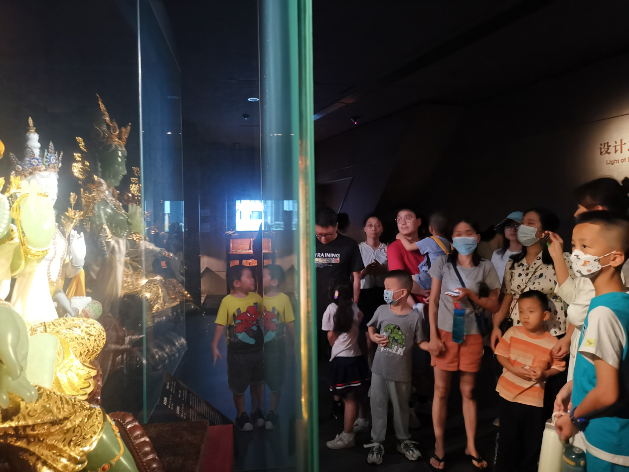 水贝社区开展深圳珠宝博物馆亲子游活动