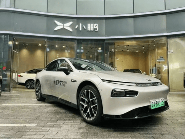 智能全面升级，实拍小鹏P7i