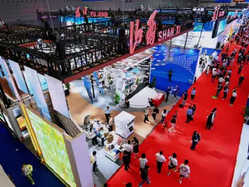 逛展有“神器” 一键可导航 观众“云看展”可随机获得文创小礼物