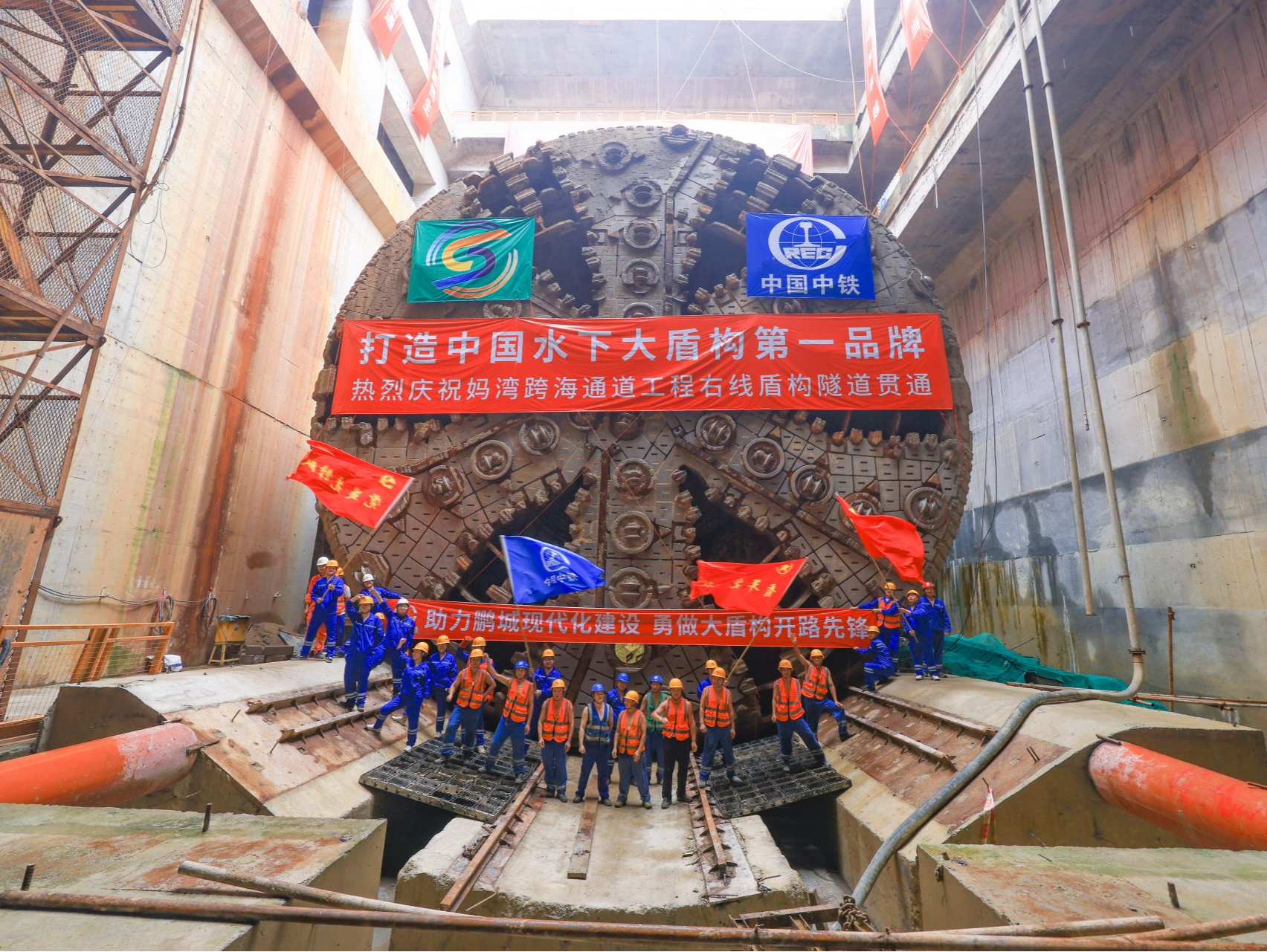 深圳首条跨海通道单线贯通！为国内在建最大直径海底盾构隧道