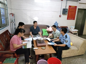 公明街道“红色小分格”网格员强化排查与宣传为中考护航