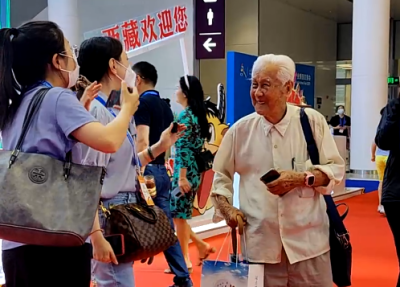 文博会上的96岁“铁杆粉丝”：希望能为中国传统文化的传承出一份力