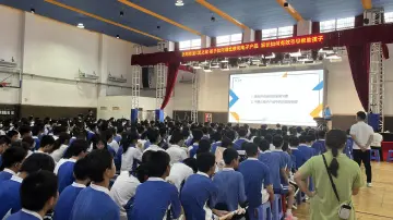 光明区光明街道V爱之家携手光明中学开展青少年心理健康讲座