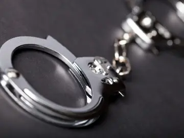 网传一城管执法中队负责人出轨女下属，当地回应：涉事人停职接受调查 