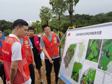 公明街道负责人带队百人巡林踏查