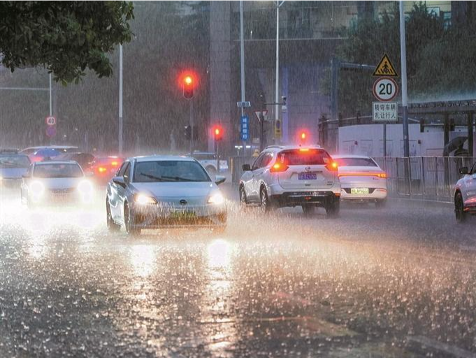 端午假期深圳有雷阵雨，出游注意安全！