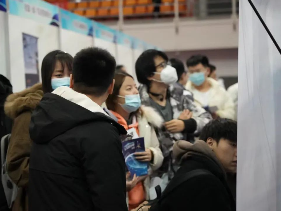 经济日报金观平：确保就业形势总体稳定