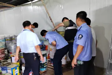 光明街道碧眼社区“红色小分格”网格员主动作为 联动整改