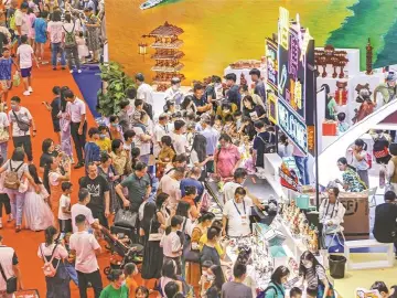 现场交流灵感碰撞 参展逛展两不误 