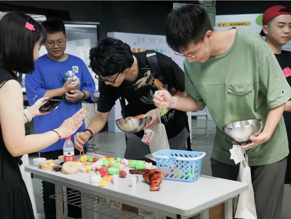 选膳食、学急救、打拳击......深圳大学举办了一场趣味健康科普展