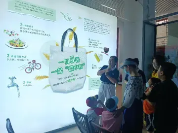 清水河街道龙湖社区开展“反对浪费，崇尚节约”主题宣传活动