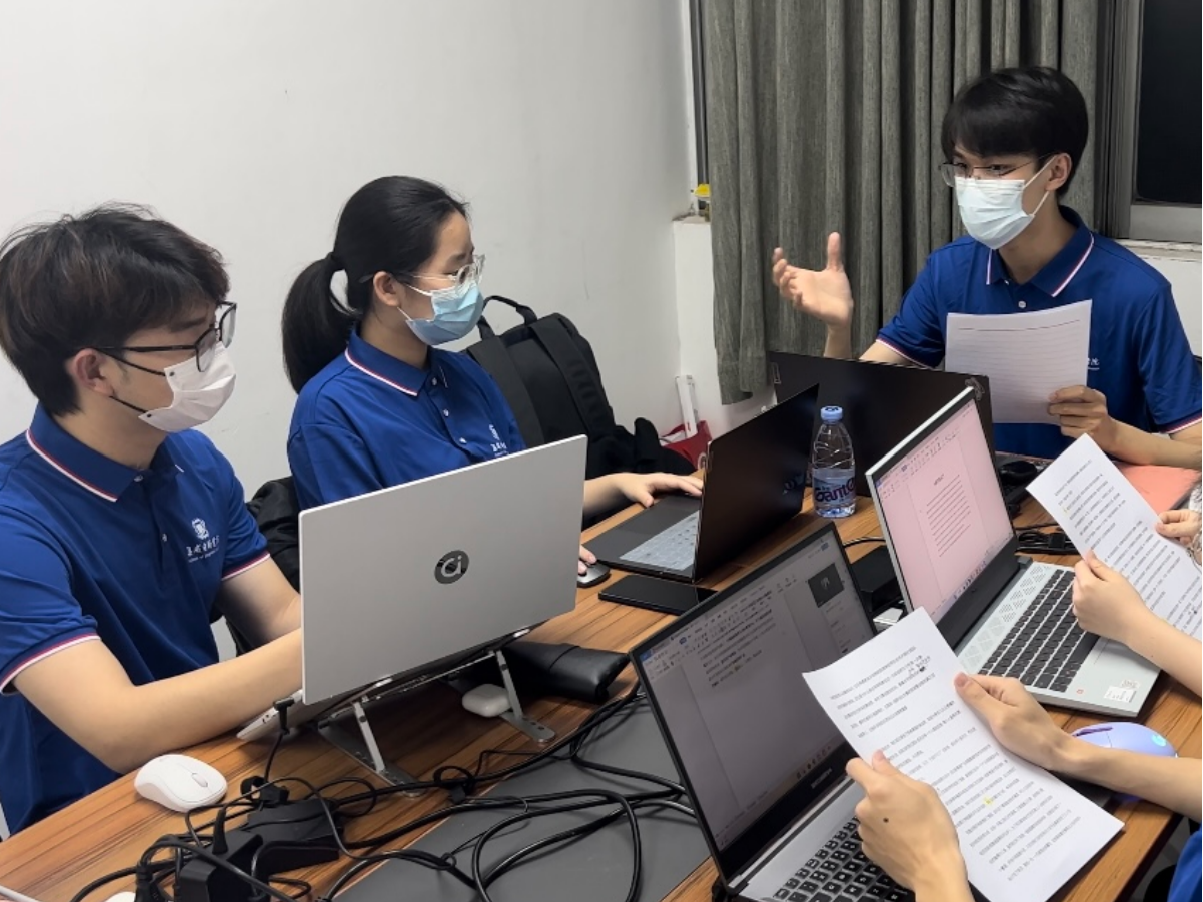 深圳职业技术大学学子在AMOLED技术方面实现重大突破