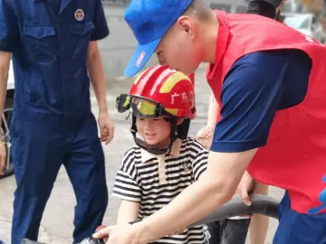 南园社区开展儿童沉浸式体验消防活动