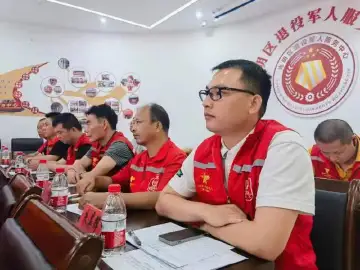 凤凰街道“老班长工作室”举行业务培训