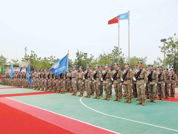 我赴马里维和部队全体官兵荣获联合国“和平勋章”