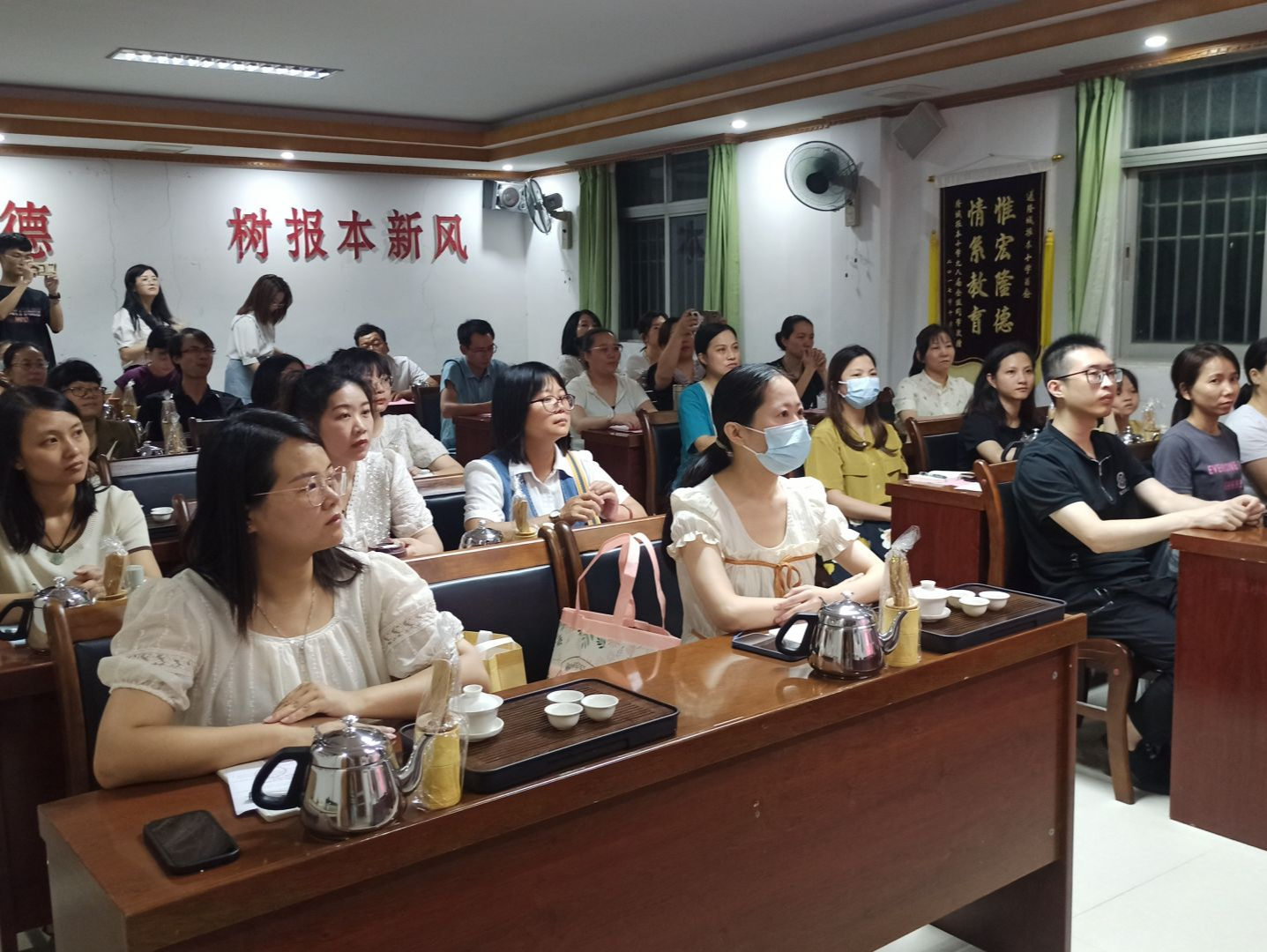 技能培训助力乡村振兴，汕头莲华镇35名农村学员免费参加茶艺师培训