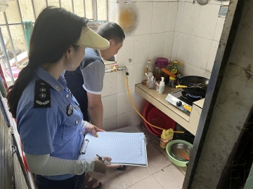 马田街道“红色小分格”网格员协助开展城中村天然气点火攻坚行动