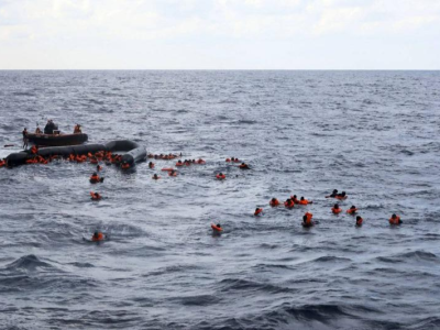 三艘非法移民船在突尼斯附近海域沉没 造成3人死亡