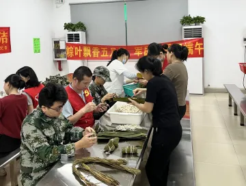 光明街道东周社区组织开展迎端午活动  