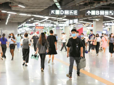 24小时值班 沙袋水泵齐备  深圳地铁第一时间启动防汛措施