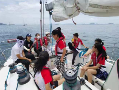 感受扬帆出海魅力！南山街道举行青少年公益帆船出海活动