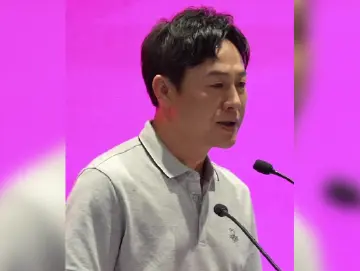 张颂文谈“AI演员”：人类因为自身缺陷变得更真实，这个恰是技术不能做到的
