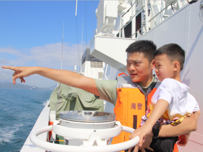 “爸爸带我去巡航”，深圳海警局组织开展儿童节主题活动