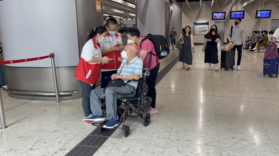 这个端午，福田红马甲走进西九龙站口岸