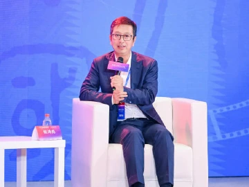 侯鸿亮： 我们真的需要做时代的记录者