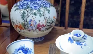 景德镇四代传承钟家窑柴窑⻘花“靓”相文博会