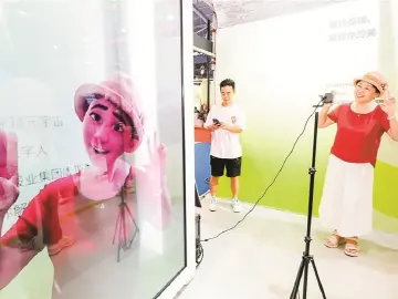 魔镜魔镜，我是“数字人”你有啥感觉？ AIGC互动装置吸引众多观众前来打卡