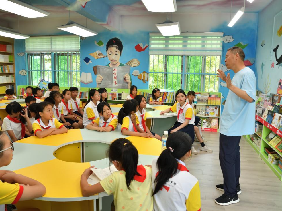 “为你读书”公益行动走进江西于都，为希望小学捐赠图书5000余册
