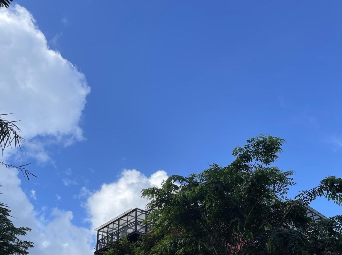 绚丽晚霞欢送“龙舟水”，这波降雨过程已结束，洗衣晾晒可以安排起来了……
