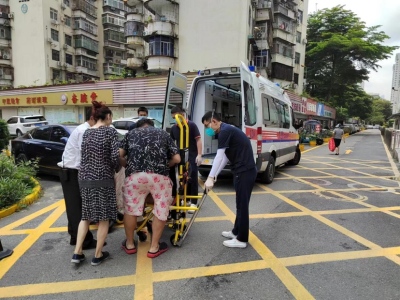 居民突发心脏病，滨江社区网格员紧急时刻援手解危