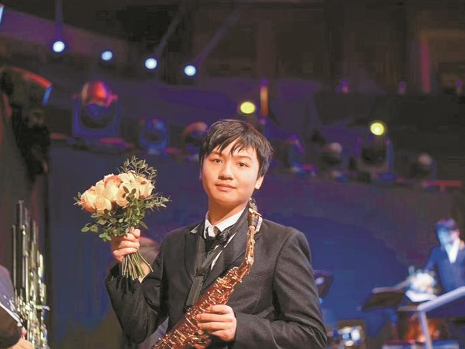 用音乐感染大众！深圳一高三学生华强北街头弹奏公益钢琴已获百万粉丝