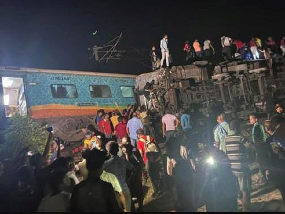 印度列车脱轨相撞事故初步调查结果：电子连锁装置变化引发事故