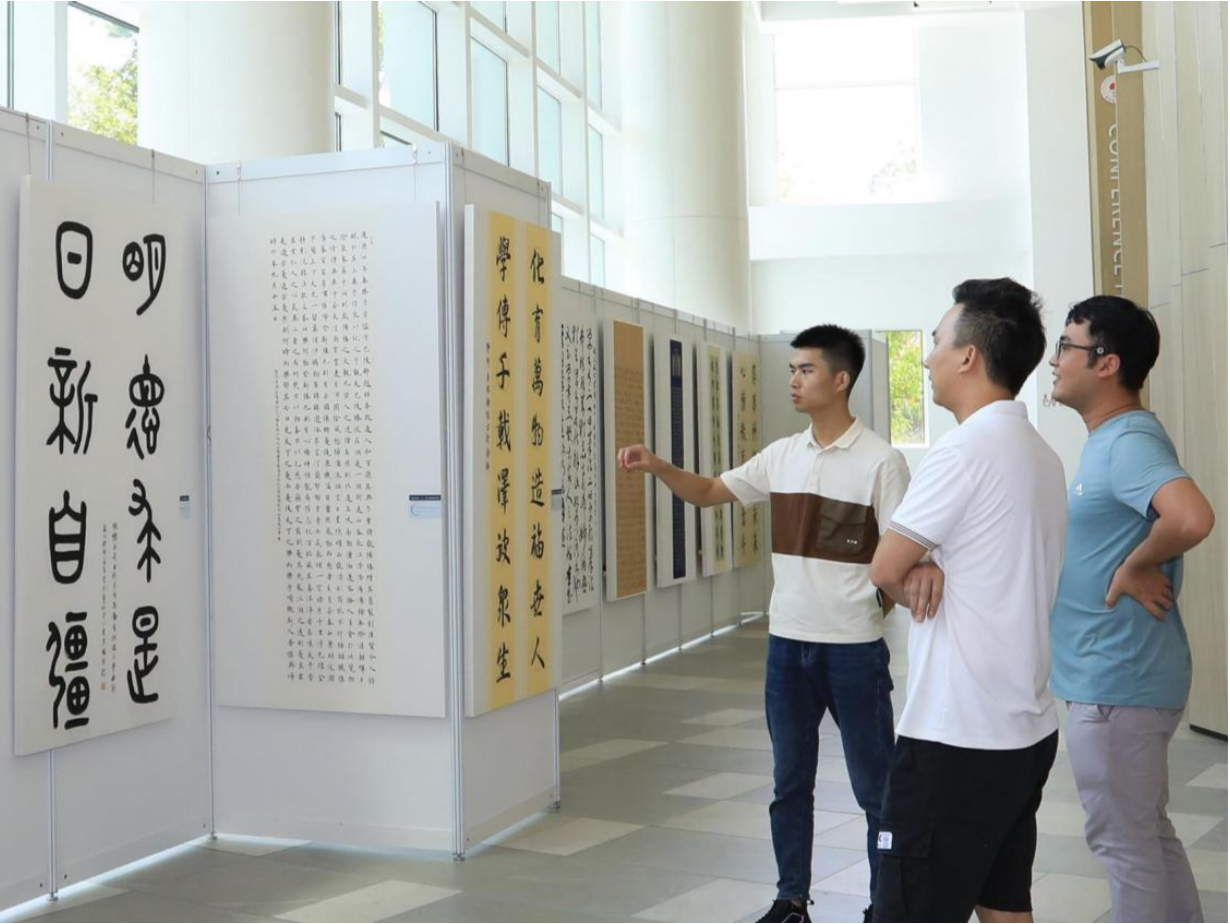 “科学·人文·艺术”深圳市书画摄影作品展在南科大开幕