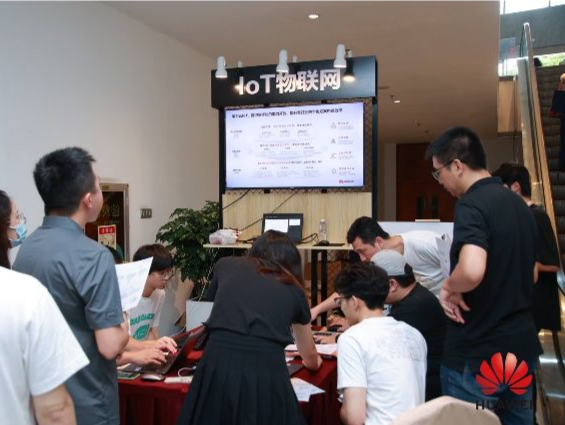 一场专属开发者的AI技术盛宴，华为开发者联创日首站登陆深圳
