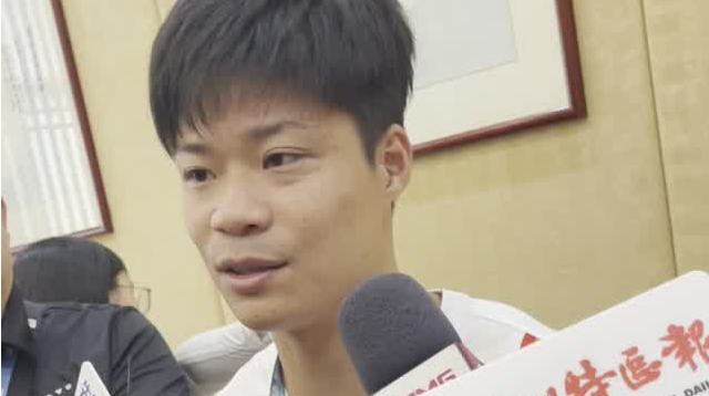 成都大运会火炬传递深圳站首棒火炬手苏炳添：年轻真好！
